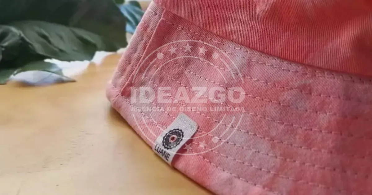 pack de 100 etiquetas para gorros y bolsos con la marca del cliente