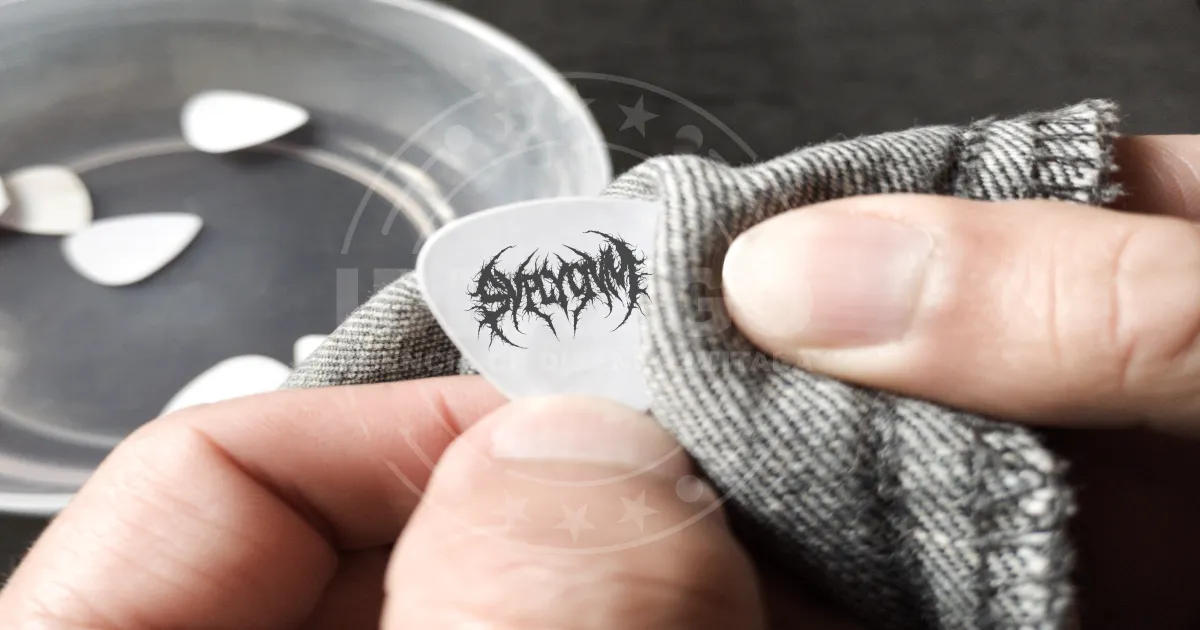 Retiramos las impuresas que quedan en cada uñeta